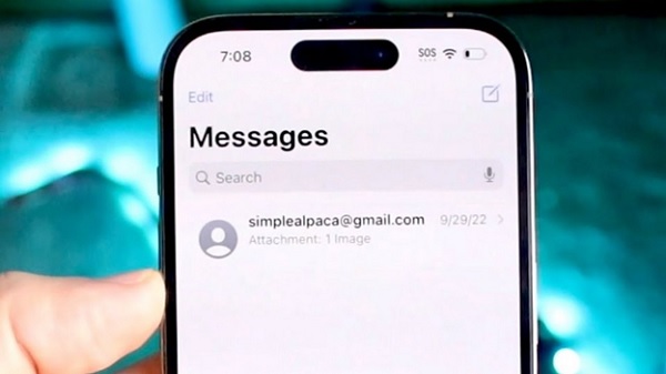 A hand holding a phone
Description automatically generated