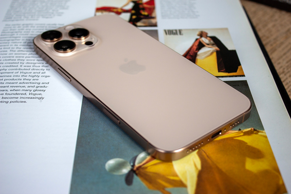 iPhone 16 Pro Desert Titanium
