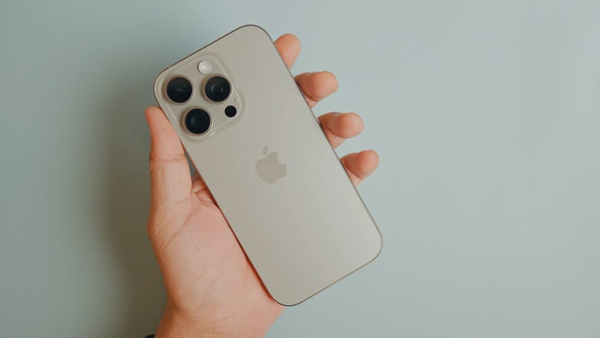 iPhone 16 Pro Natural Titanium